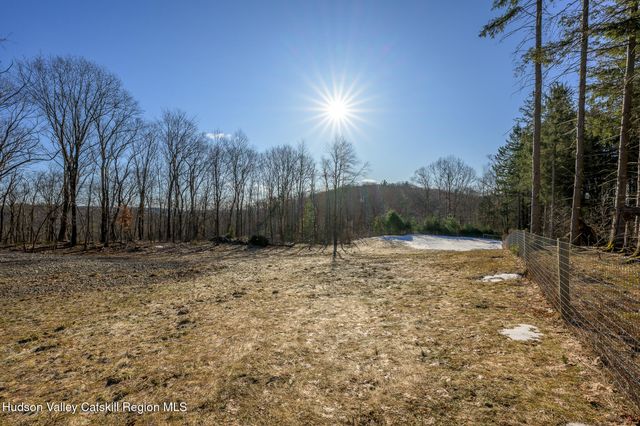 30 Ridge Lane, Hillsdale, NY 12529