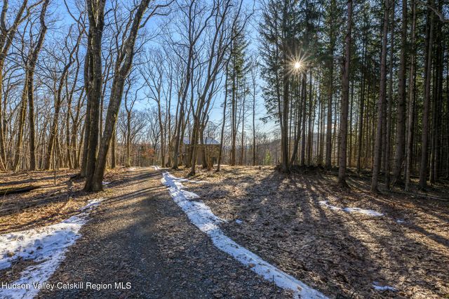 30 Ridge Lane, Hillsdale, NY 12529