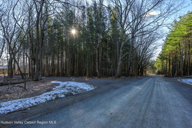 30 Ridge Lane, Hillsdale, NY 12529