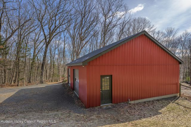 30 Ridge Lane, Hillsdale, NY 12529