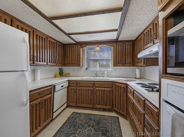 7844 S Hickory Court, Broken Arrow, OK 74011