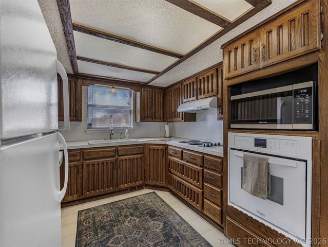 7844 S Hickory Court, Broken Arrow, OK 74011