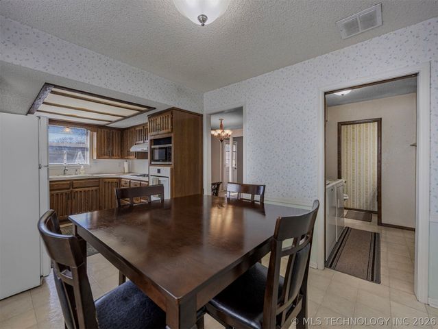 7844 S Hickory Court, Broken Arrow, OK 74011