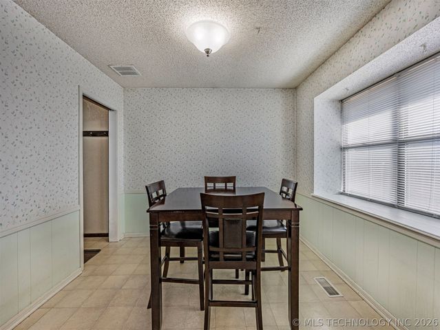 7844 S Hickory Court, Broken Arrow, OK 74011