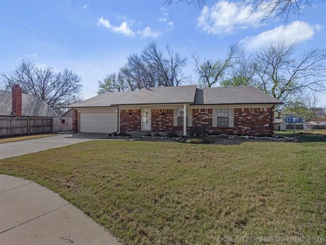 7844 S Hickory Court, Broken Arrow, OK 74011