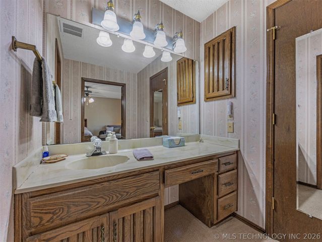 7844 S Hickory Court, Broken Arrow, OK 74011