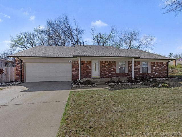 7844 S Hickory Court, Broken Arrow, OK 74011