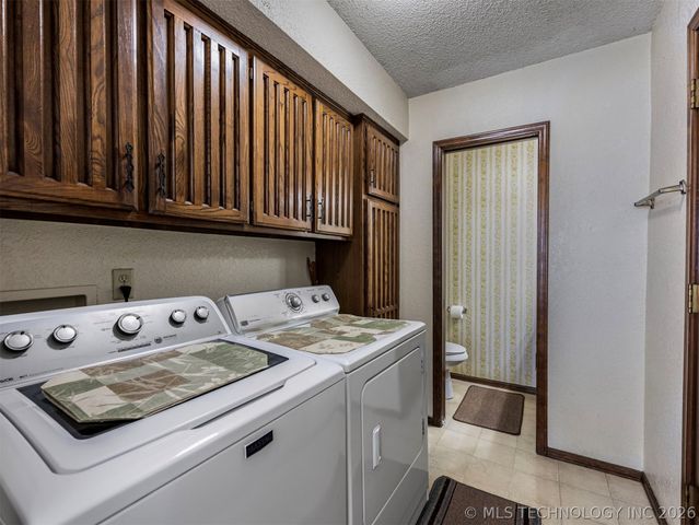 7844 S Hickory Court, Broken Arrow, OK 74011