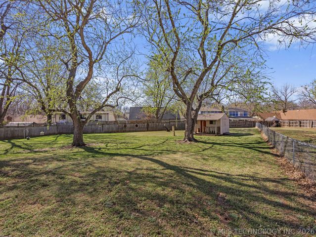 7844 S Hickory Court, Broken Arrow, OK 74011