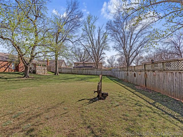7844 S Hickory Court, Broken Arrow, OK 74011