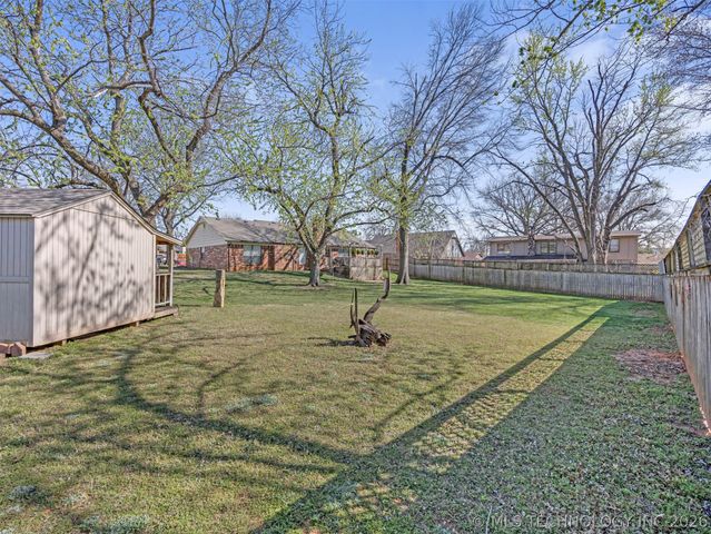 7844 S Hickory Court, Broken Arrow, OK 74011