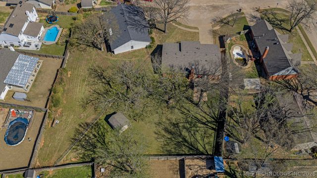 7844 S Hickory Court, Broken Arrow, OK 74011