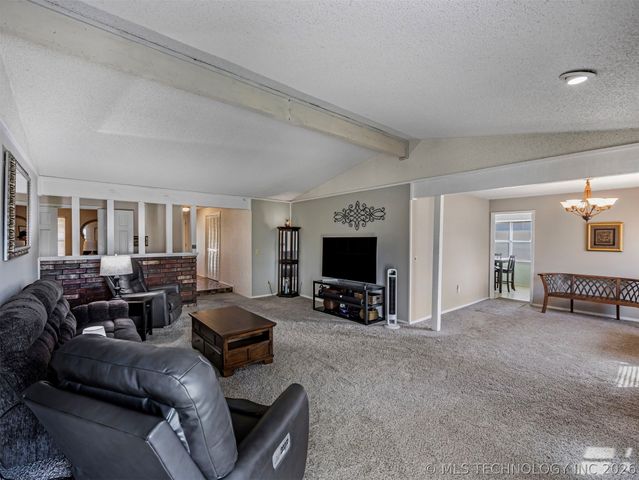 7844 S Hickory Court, Broken Arrow, OK 74011