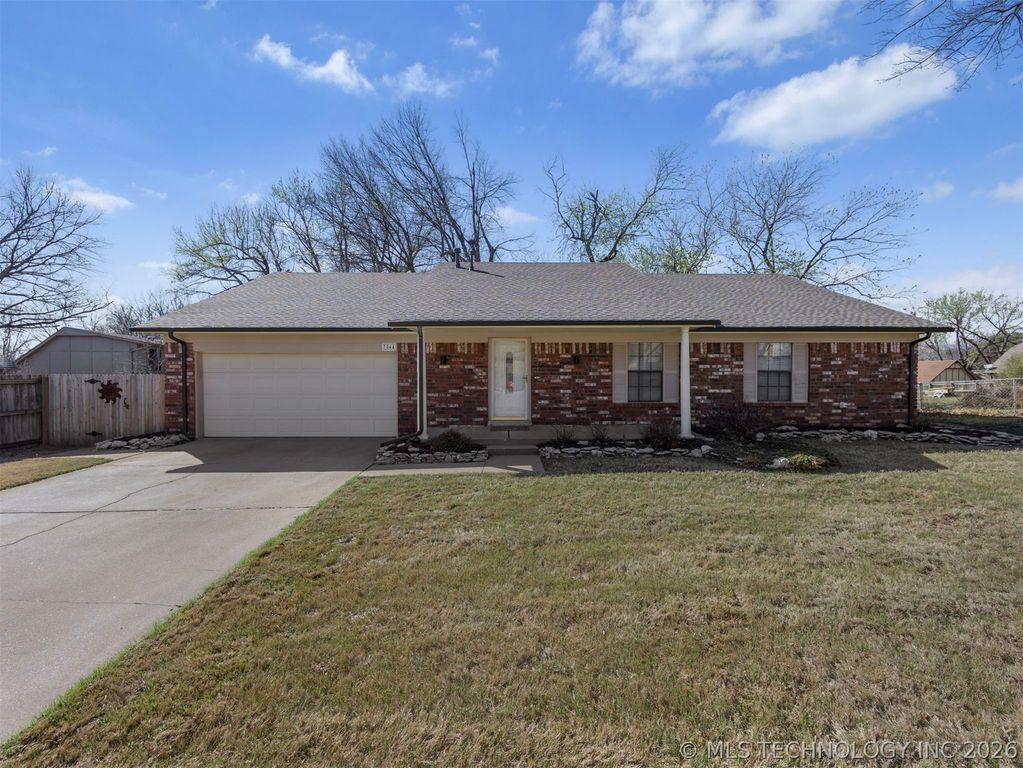 7844 S Hickory Court, Broken Arrow, OK 74011