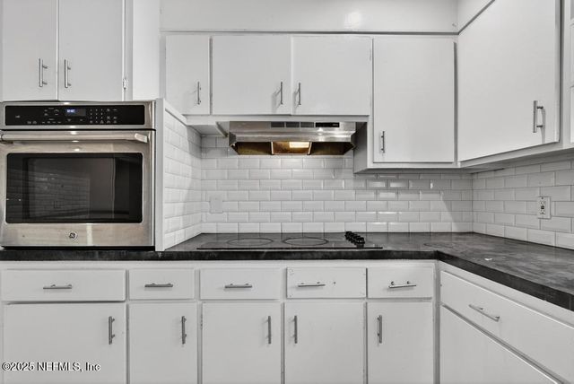 8040 HAMMOND Boulevard, Jacksonville, FL 32220