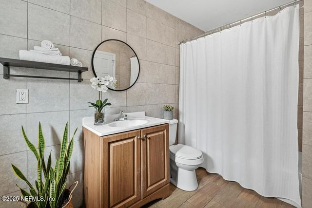 8040 HAMMOND Boulevard, Jacksonville, FL 32220