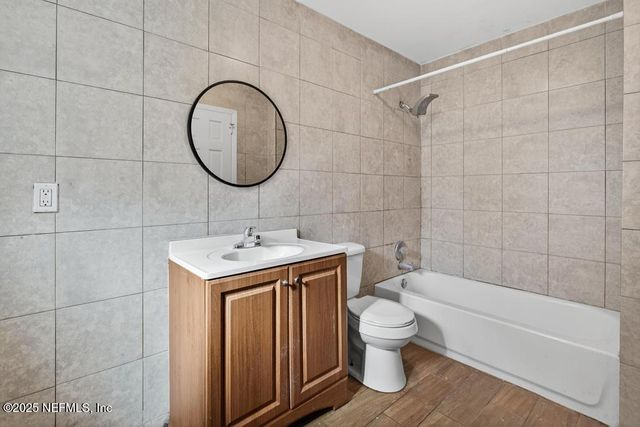 8040 HAMMOND Boulevard, Jacksonville, FL 32220