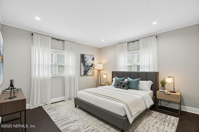 8040 HAMMOND Boulevard, Jacksonville, FL 32220