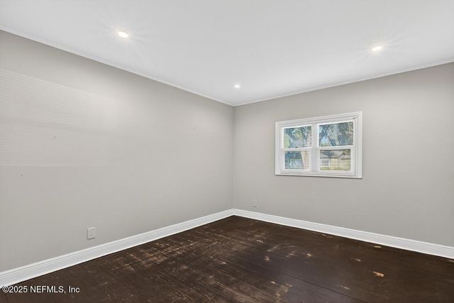 8040 HAMMOND Boulevard, Jacksonville, FL 32220