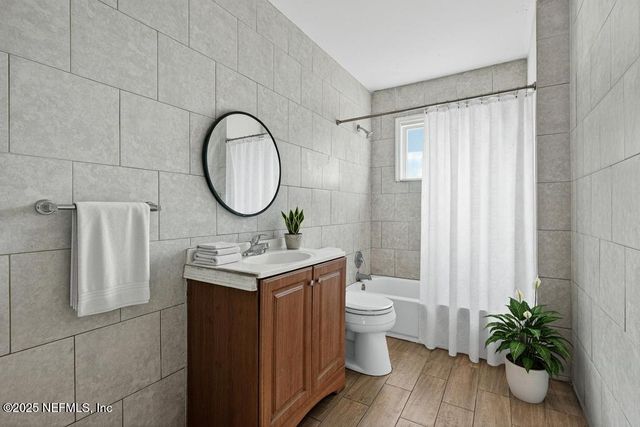 8040 HAMMOND Boulevard, Jacksonville, FL 32220