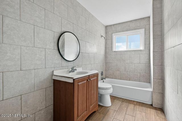 8040 HAMMOND Boulevard, Jacksonville, FL 32220