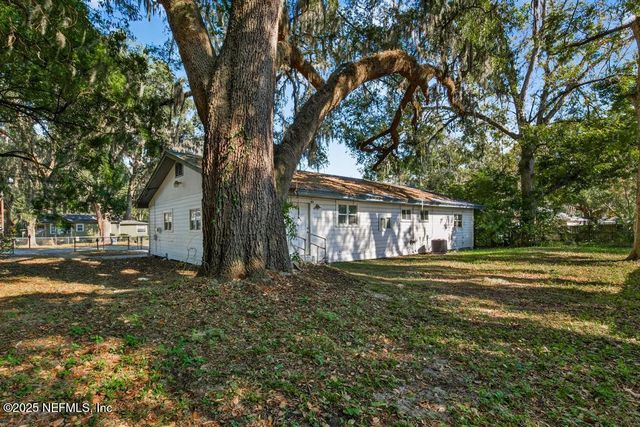 8040 HAMMOND Boulevard, Jacksonville, FL 32220