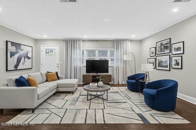 8040 HAMMOND Boulevard, Jacksonville, FL 32220