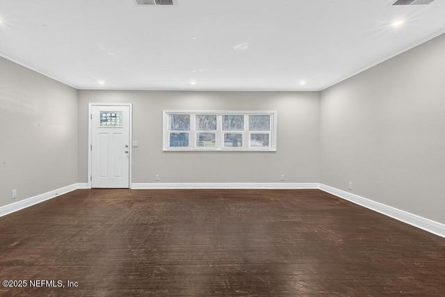 8040 HAMMOND Boulevard, Jacksonville, FL 32220