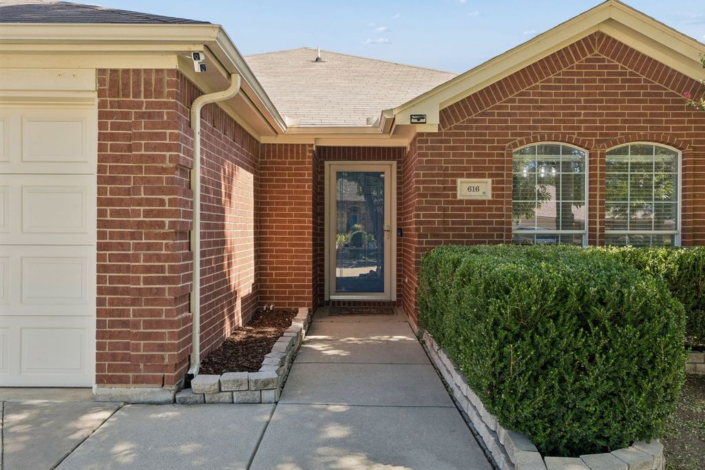 616 Steerman Court, Saginaw, TX 76179 — photo 3