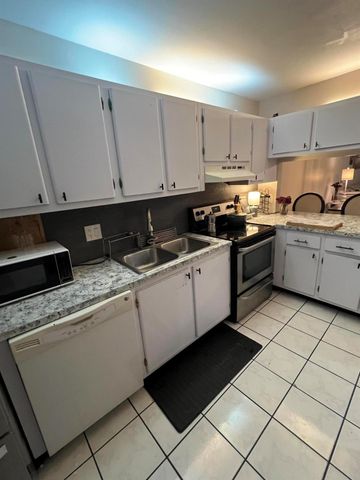 4643 Holly Lake Drive, Lake Worth, FL 33463