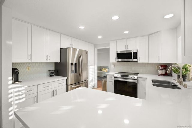 10790 Oakbend Drive, San Diego, CA 92131