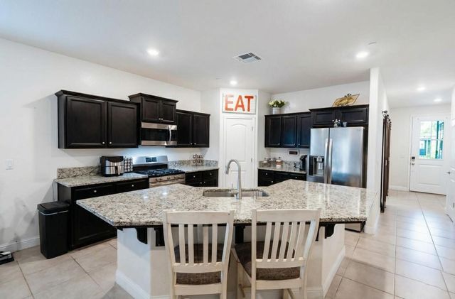 6978 E Fedora Avenue, Fresno, CA 93727