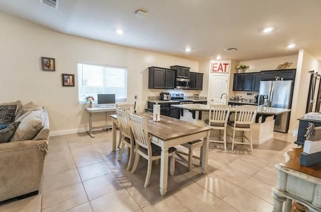 6978 E Fedora Avenue, Fresno, CA 93727