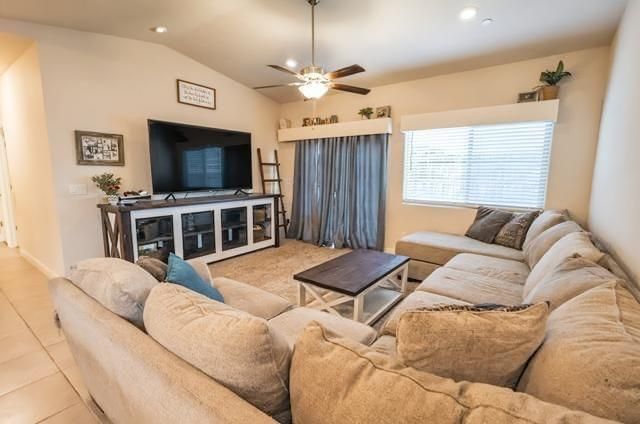 6978 E Fedora Avenue, Fresno, CA 93727