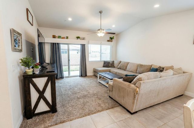 6978 E Fedora Avenue, Fresno, CA 93727