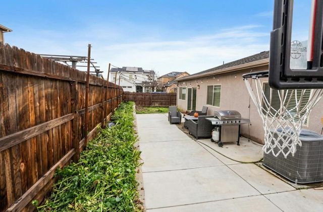 6978 E Fedora Avenue, Fresno, CA 93727