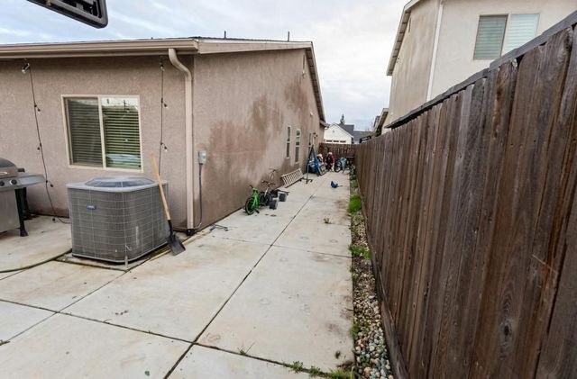 6978 E Fedora Avenue, Fresno, CA 93727