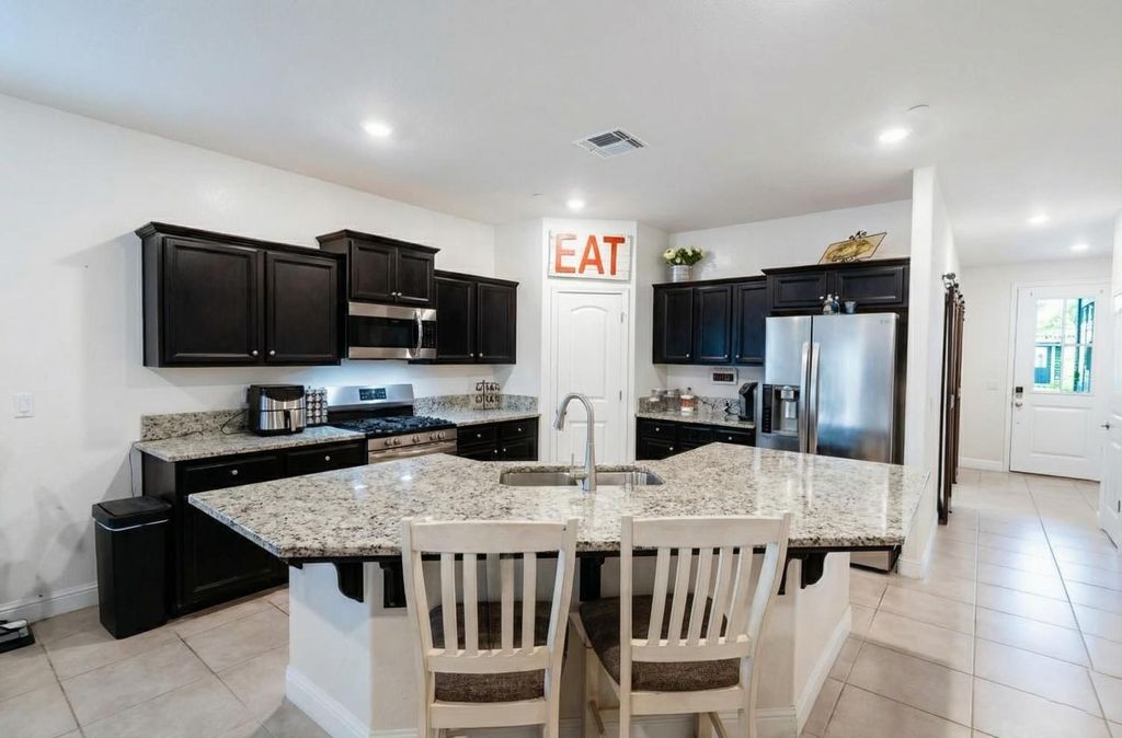 Image 14 of property listing at 6978 E Fedora Avenue, Fresno, CA 93727