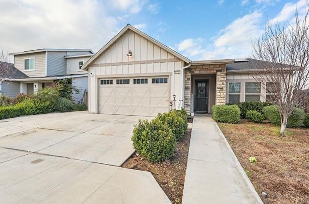 Image 2 of property listing at 6978 E Fedora Avenue, Fresno, CA 93727