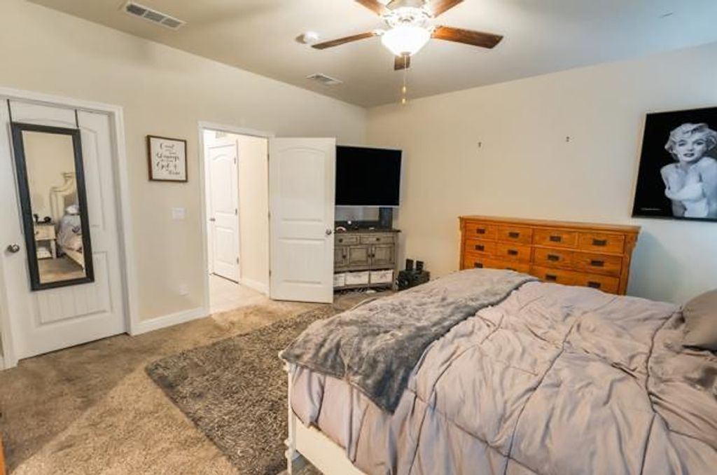 Image 20 of property listing at 6978 E Fedora Avenue, Fresno, CA 93727