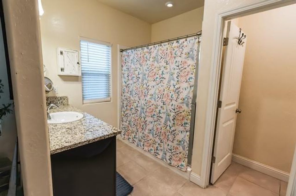 Image 22 of property listing at 6978 E Fedora Avenue, Fresno, CA 93727