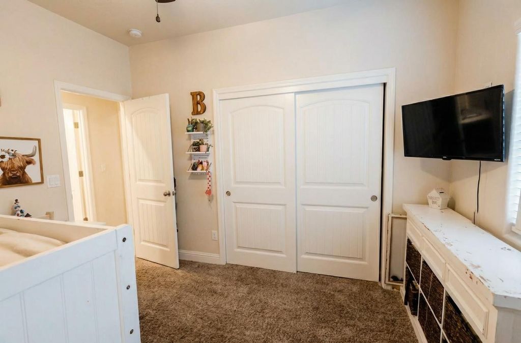 Image 28 of property listing at 6978 E Fedora Avenue, Fresno, CA 93727