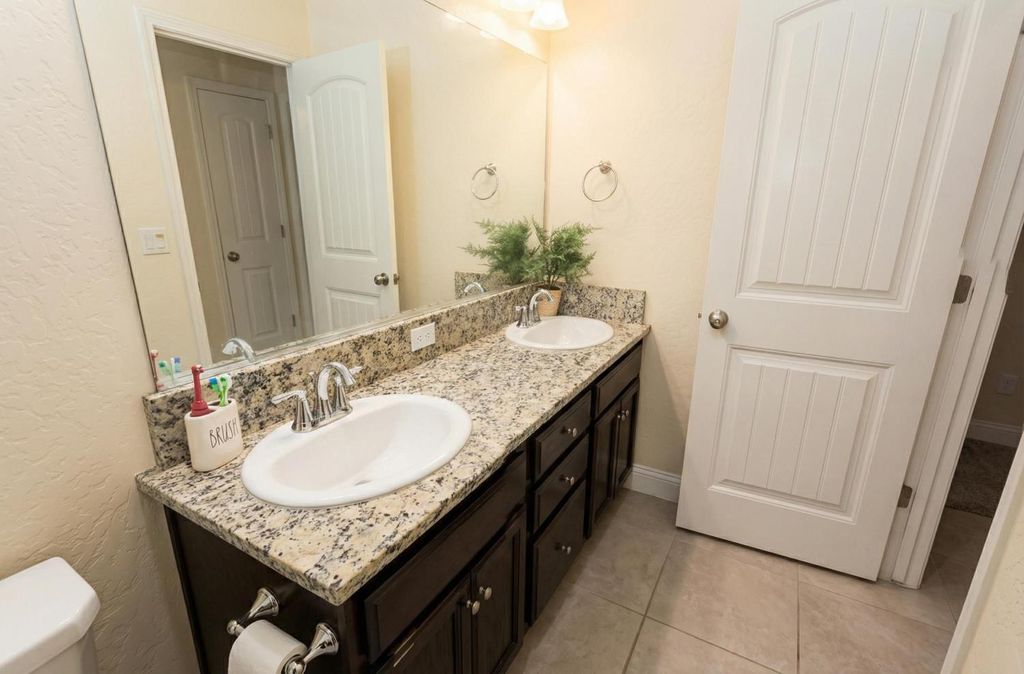 Image 30 of property listing at 6978 E Fedora Avenue, Fresno, CA 93727