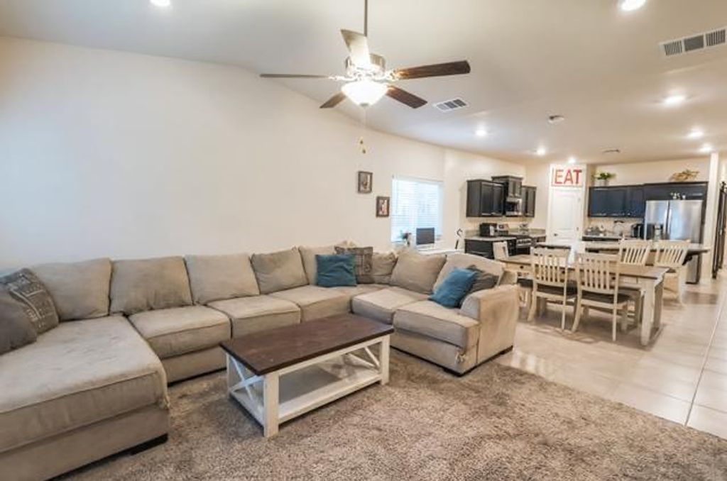 Image 34 of property listing at 6978 E Fedora Avenue, Fresno, CA 93727