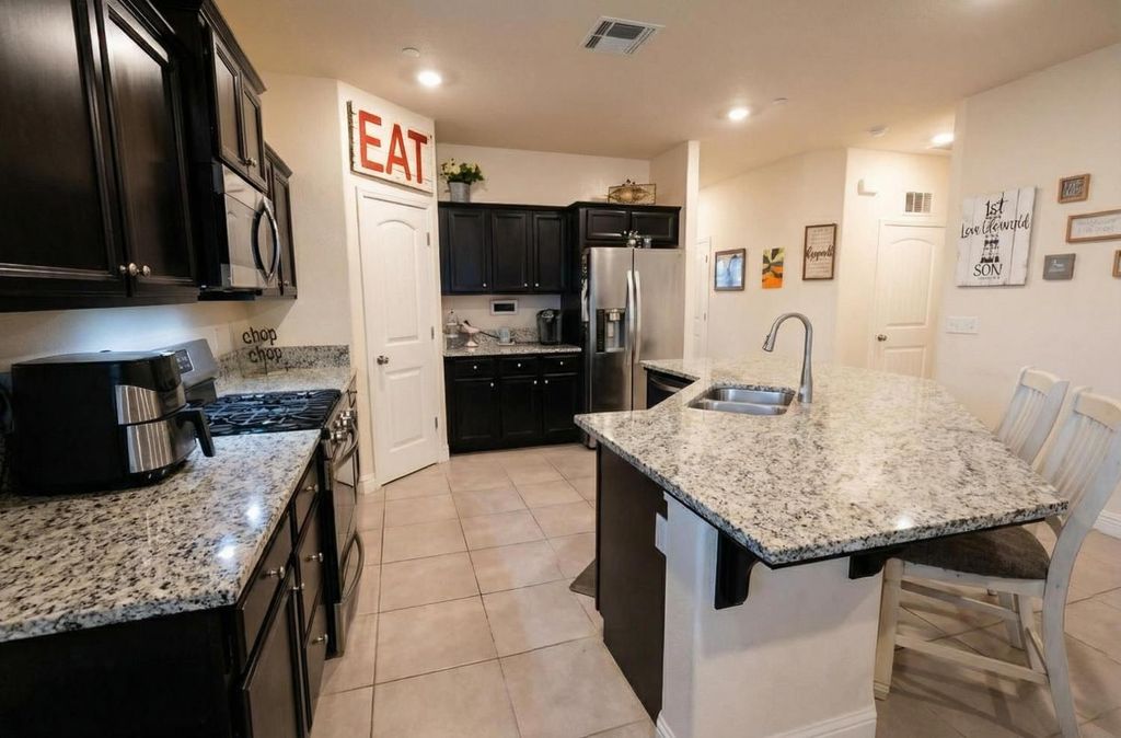 Image 37 of property listing at 6978 E Fedora Avenue, Fresno, CA 93727