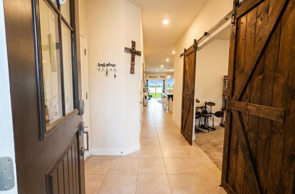 Image 4 of property listing at 6978 E Fedora Avenue, Fresno, CA 93727