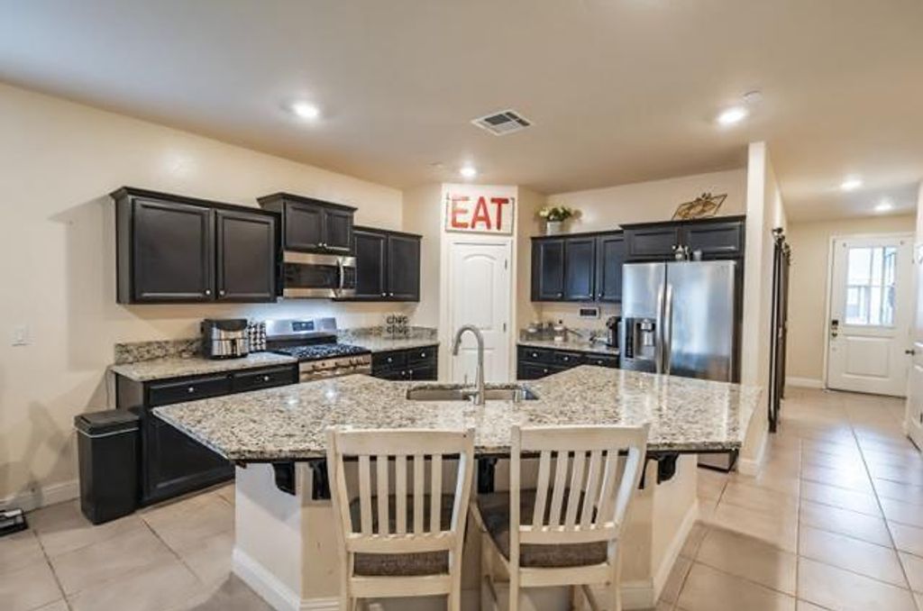 Image 6 of property listing at 6978 E Fedora Avenue, Fresno, CA 93727