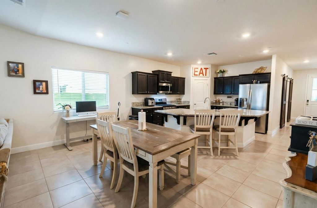 Image 8 of property listing at 6978 E Fedora Avenue, Fresno, CA 93727