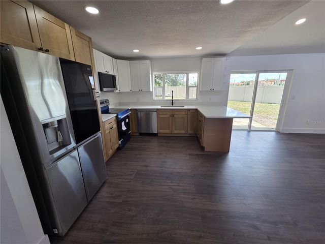 1805 S WILKINS AVENUE, Plant City, FL 33563