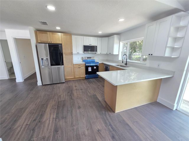 1805 S WILKINS AVENUE, Plant City, FL 33563